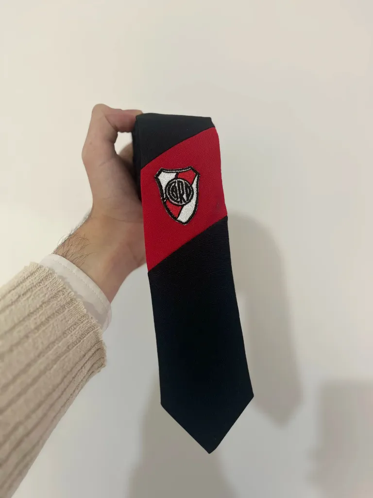 Corbata VAYRA River Plate Escudo CARP